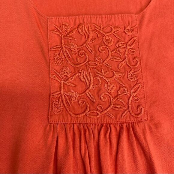 Banana Republic Embroidered Sleeveless Top size Small - Picture 3 of 4